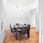 Super Large - Super Comfy With Balcony Lejlighed Budapest