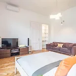Super Large - Super Comfy With Balcony Budapest