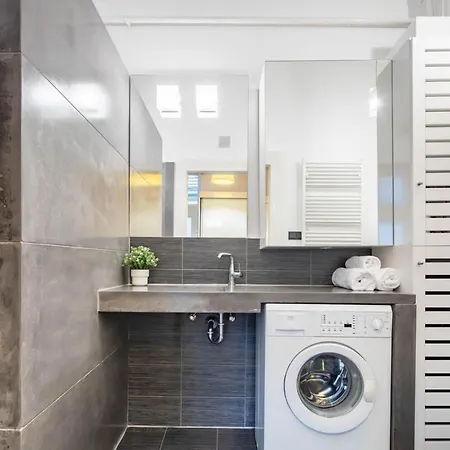 Super Large - Super Comfy With Balcony Apartment Budapest