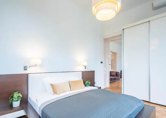 Super Large - Super Comfy With Balcony *