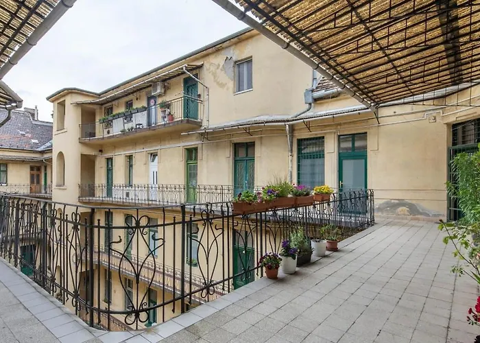 Super Large - Super Comfy With Balcony