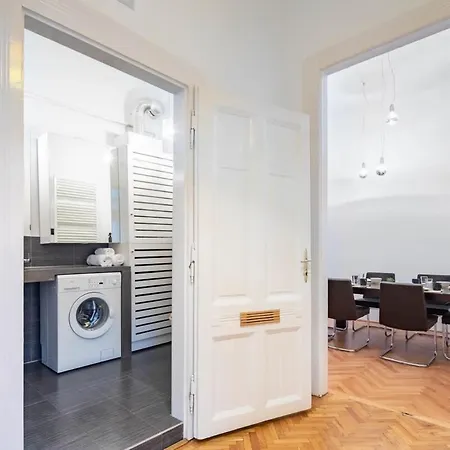 Super Large - Super Comfy With Balcony * Budapest