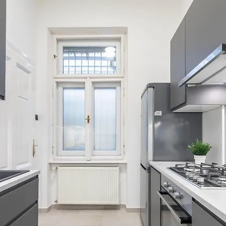 Super Large - Super Comfy With Balcony Lägenhet