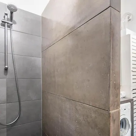 Super Large - Super Comfy With Balcony *