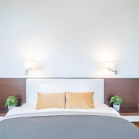 Super Large - Super Comfy With Balcony