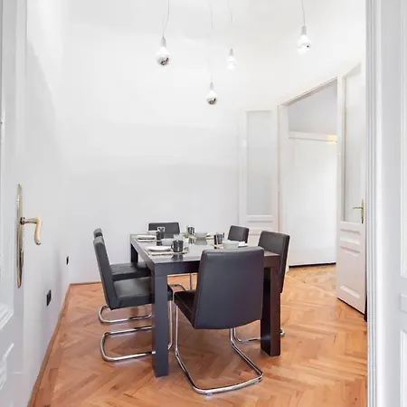 Super Large - Super Comfy With Balcony Lägenhet Budapest