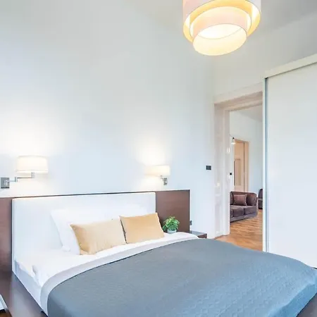 Super Large - Super Comfy With Balcony *