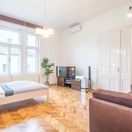 Super Large - Super Comfy With Balcony 아파트 *