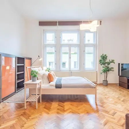 Super Large - Super Comfy With Balcony Lägenhet Budapest