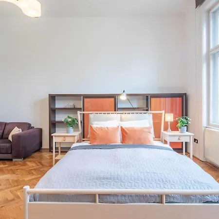 Lägenhet Super Large - Super Comfy With Balcony Budapest
