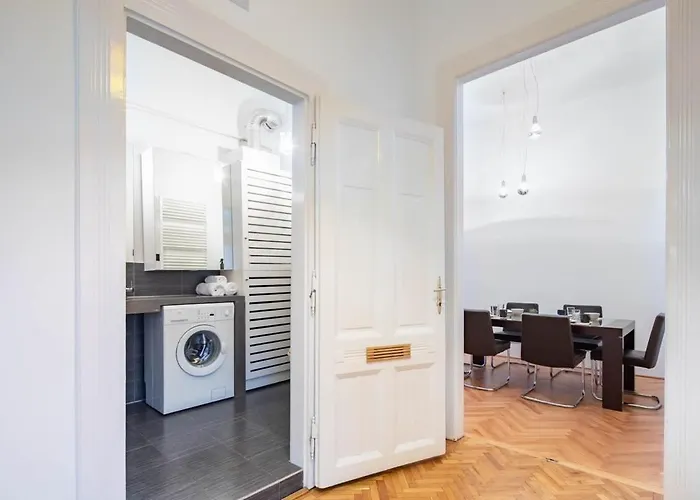 Super Large - Super Comfy With Balcony * Budapest