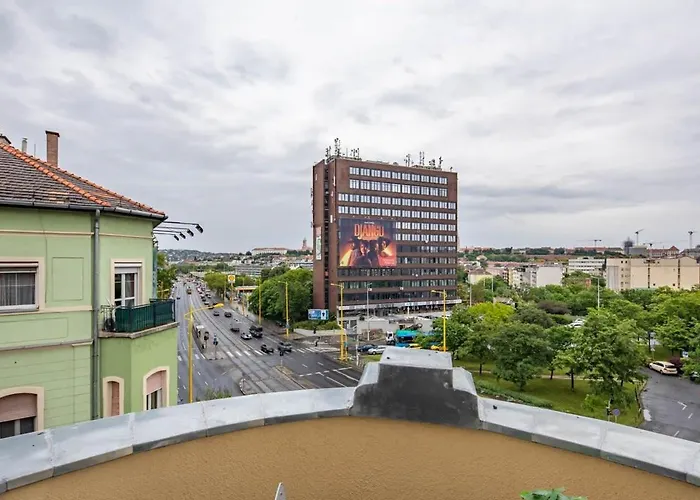 Super Large - Super Comfy With Balcony Budapest