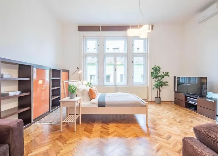 Super Large - Super Comfy With Balcony Apartman Budapest