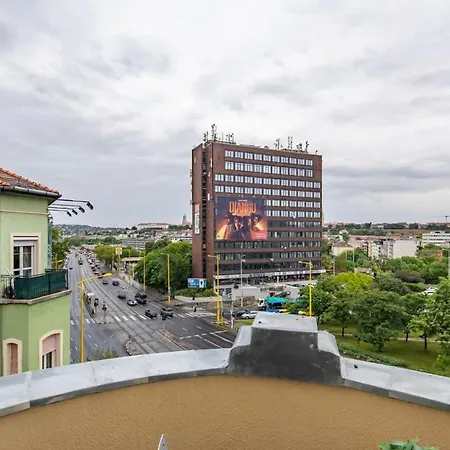 Super Large - Super Comfy With Balcony ブダペスト