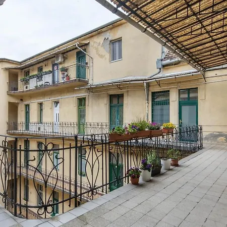 Super Large - Super Comfy With Balcony