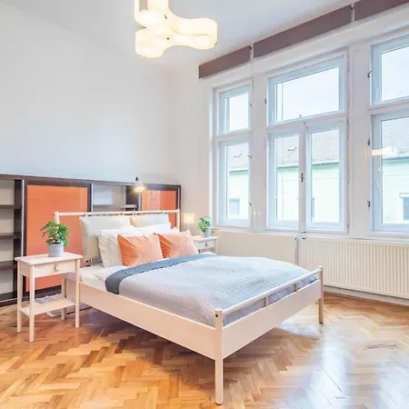 Super Large - Super Comfy With Balcony